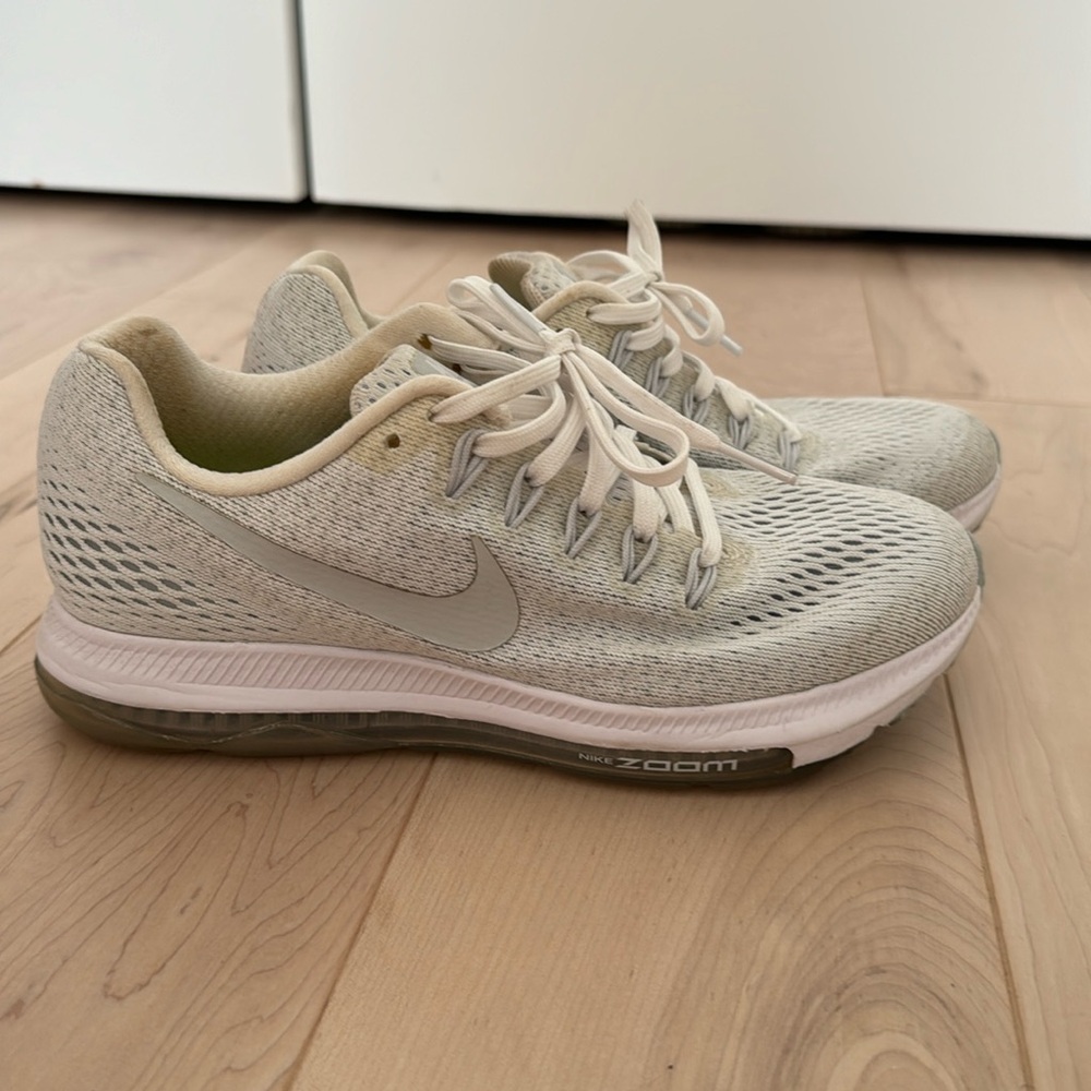 NIKE ZOOM Size 6
